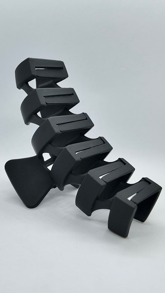 Black hair claw clip