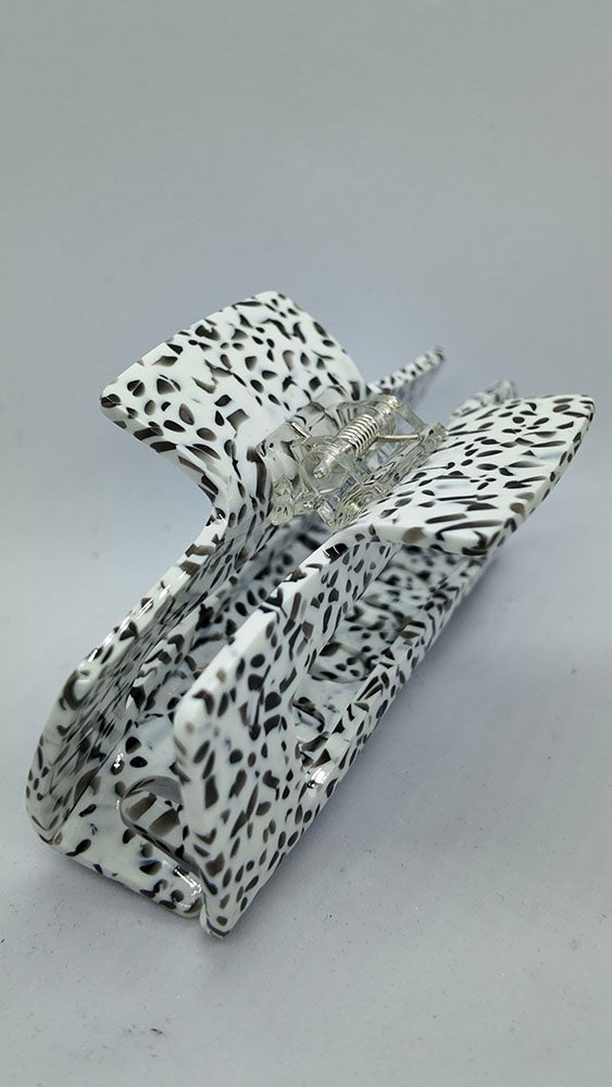 Black and white hair claw clip
