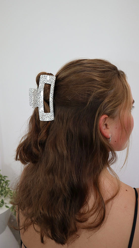 Black and white hair claw clip 