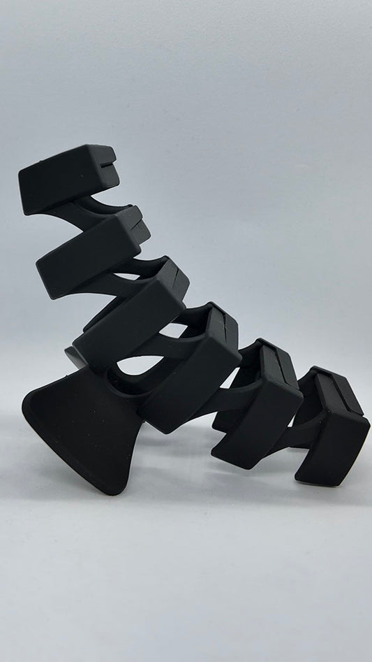 Black hair claw clip