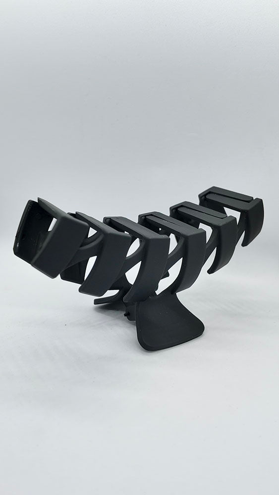 Black hair claw clip