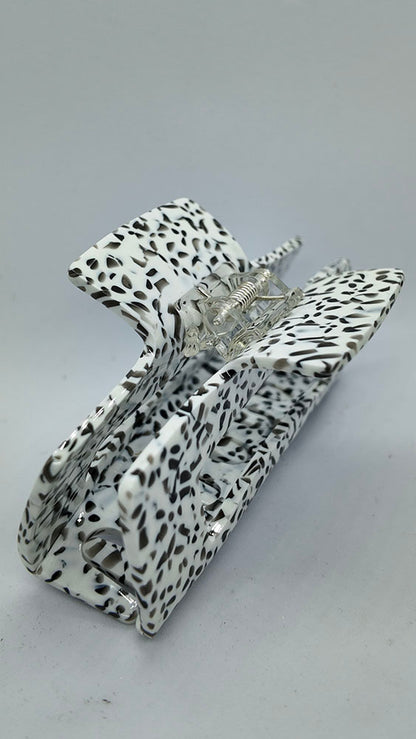 Black and white hair claw clip 