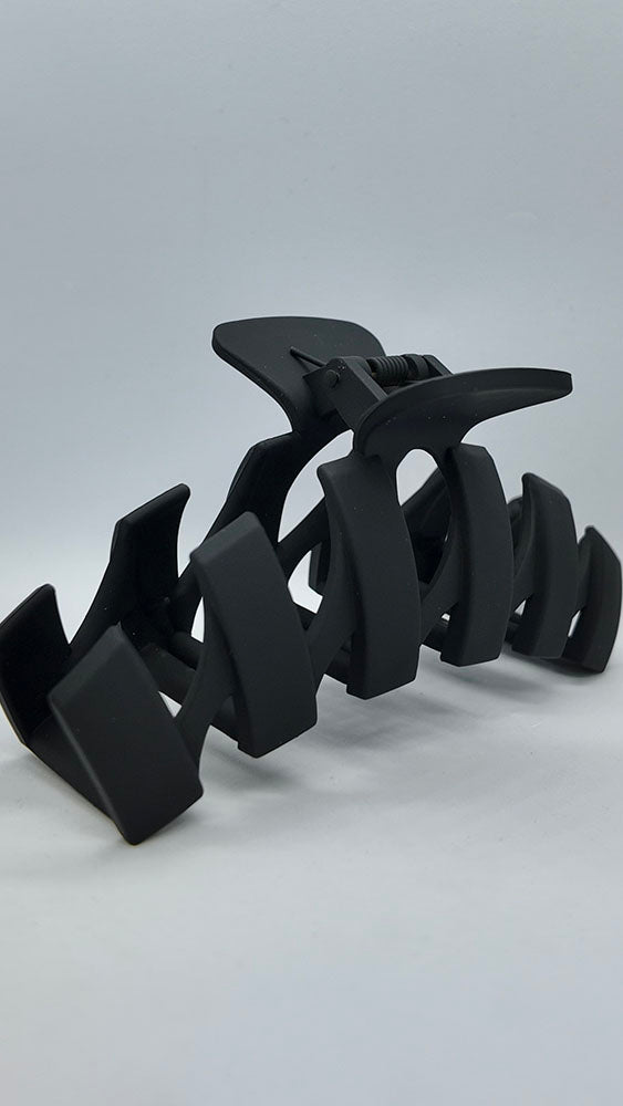 Black hair claw clip